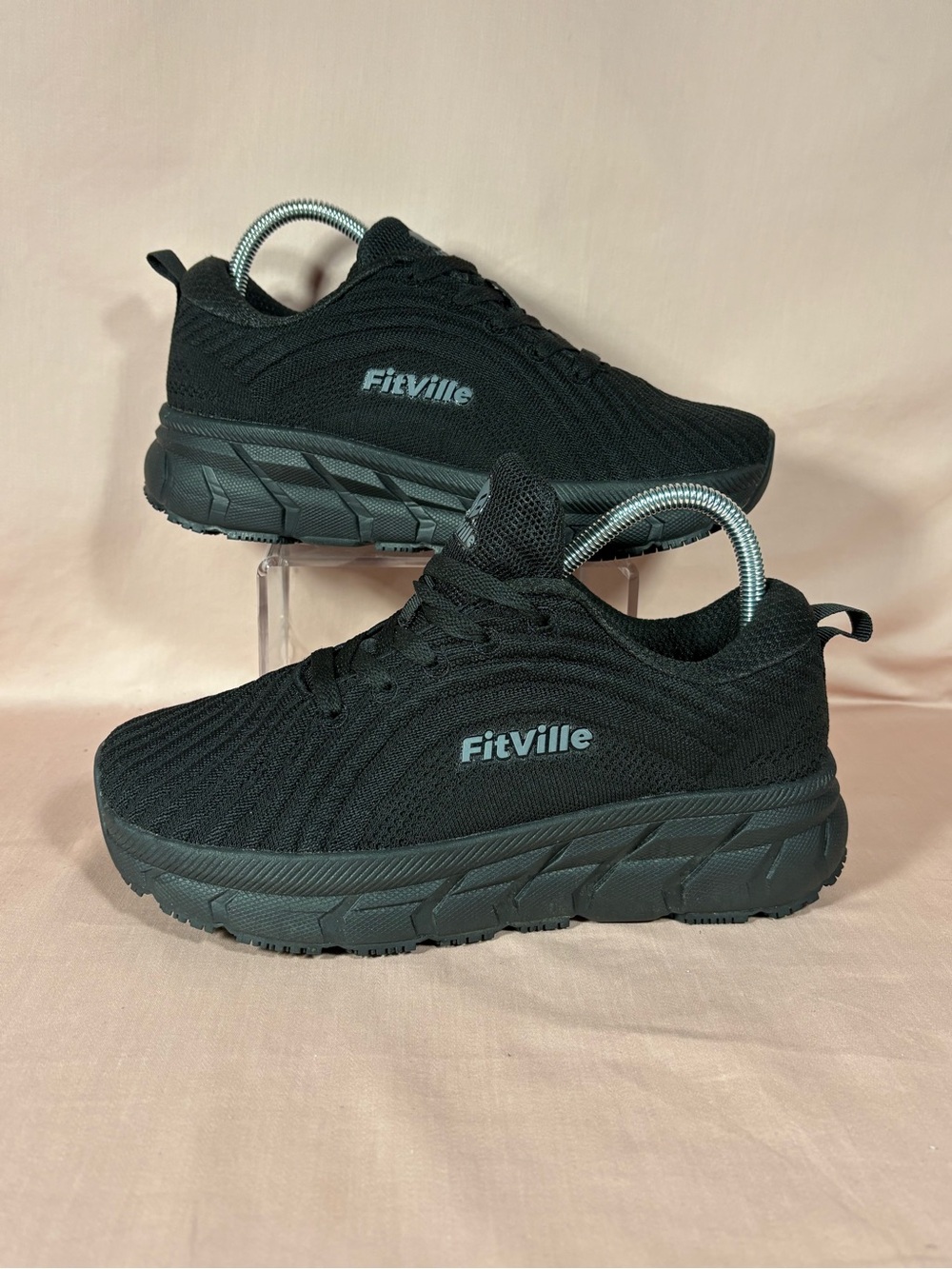 FitVille Women's FlowCore V2  Marca Jet Black Sneakers Size 7W